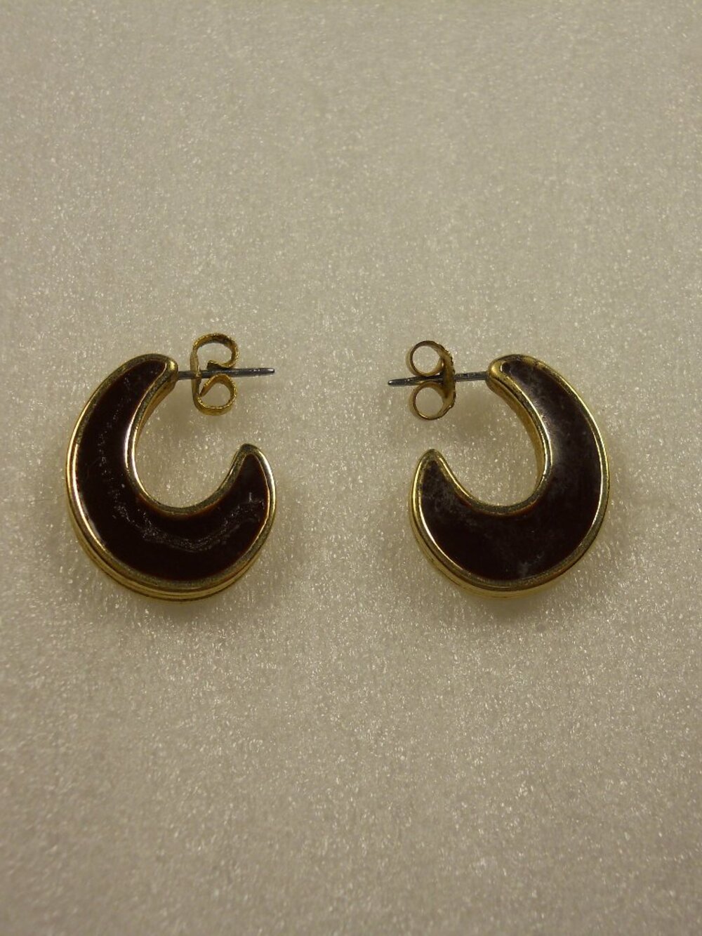 Avon - Reversible Hoop Earrings   830